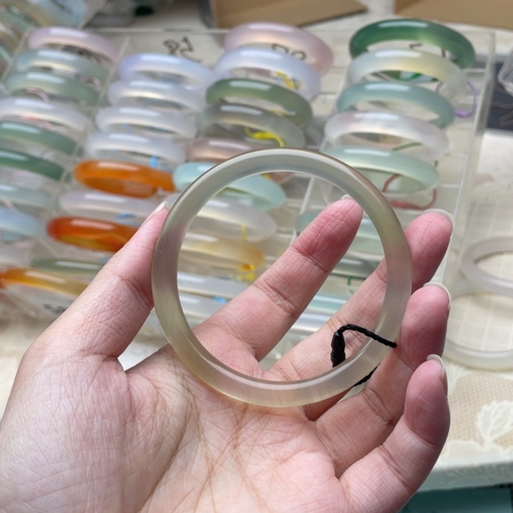 玛瑙/玉髓未镶嵌手镯57圈口