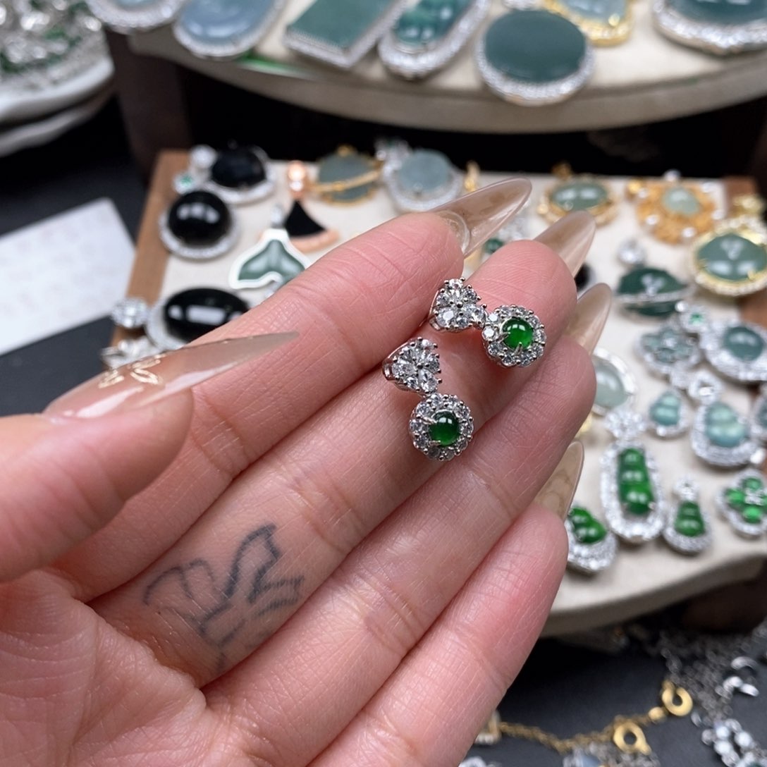 翡翠颈饰未镶嵌翡翠