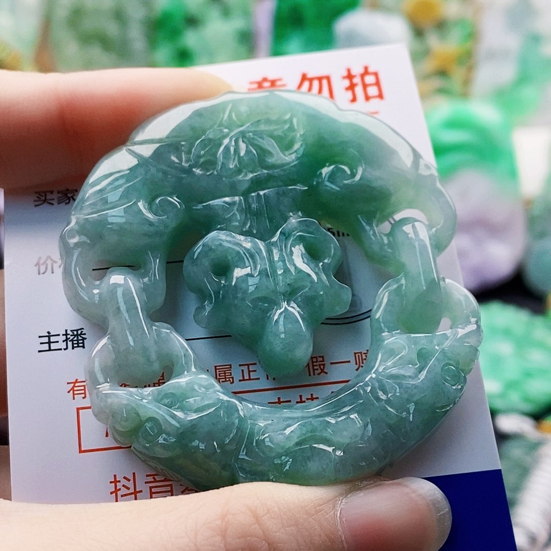 吊坠(不含链)未镶嵌翡翠