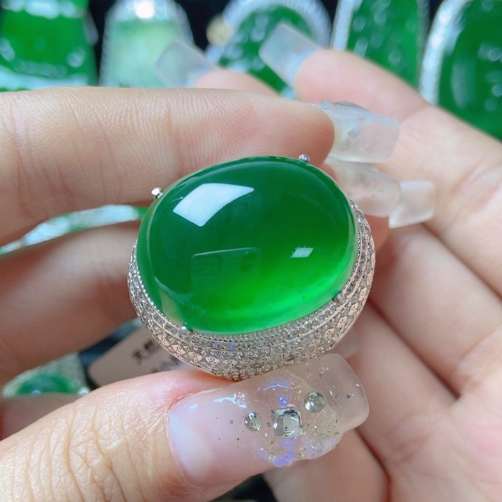 翡翠颈饰未镶嵌181824。 