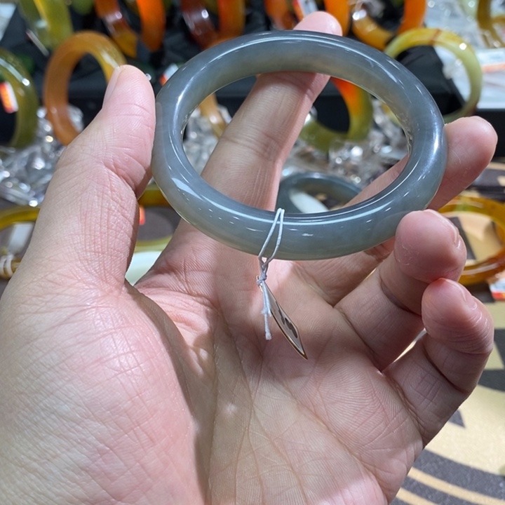 透闪石-蛇纹石玉未镶嵌手镯