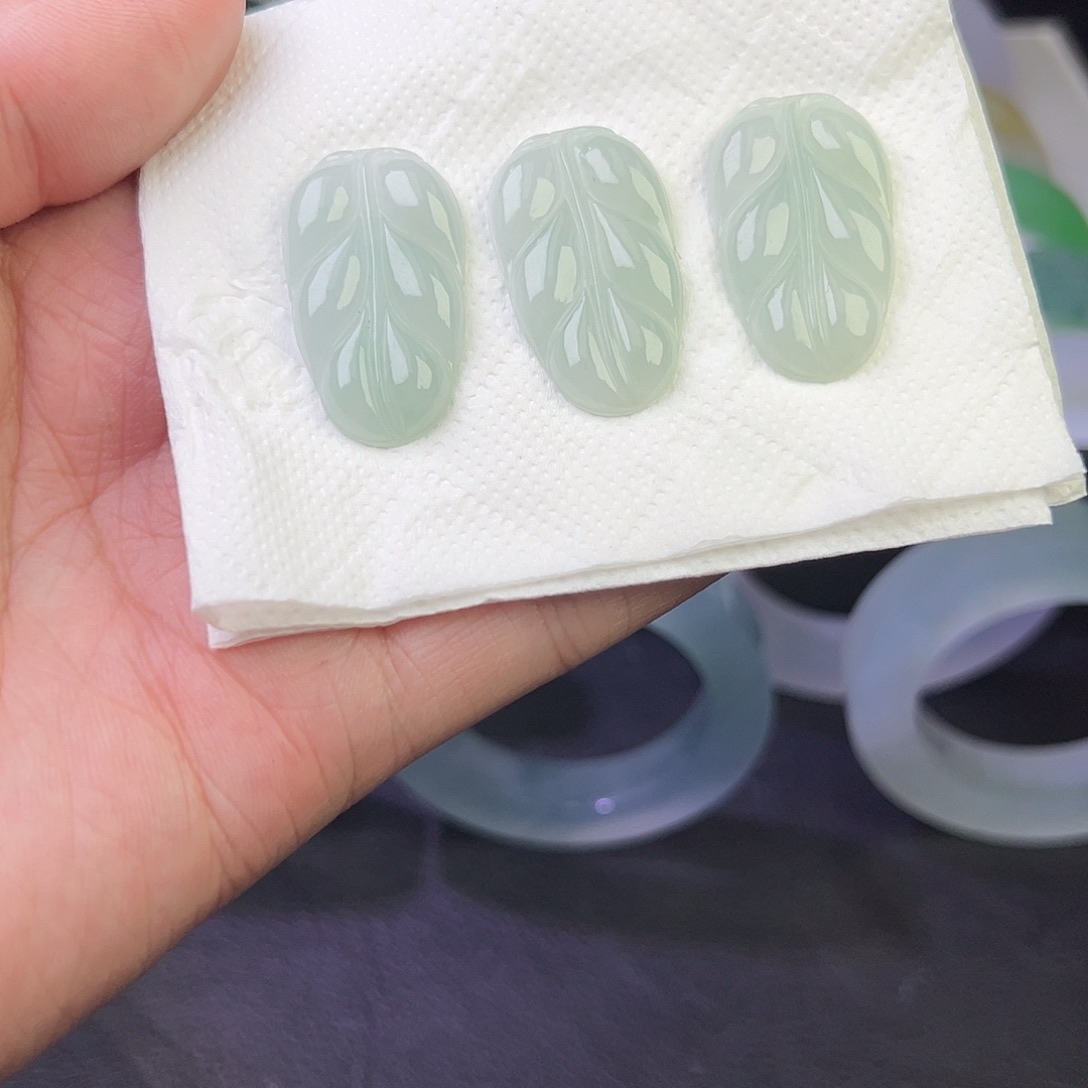 翡翠未镶嵌颈饰择优发