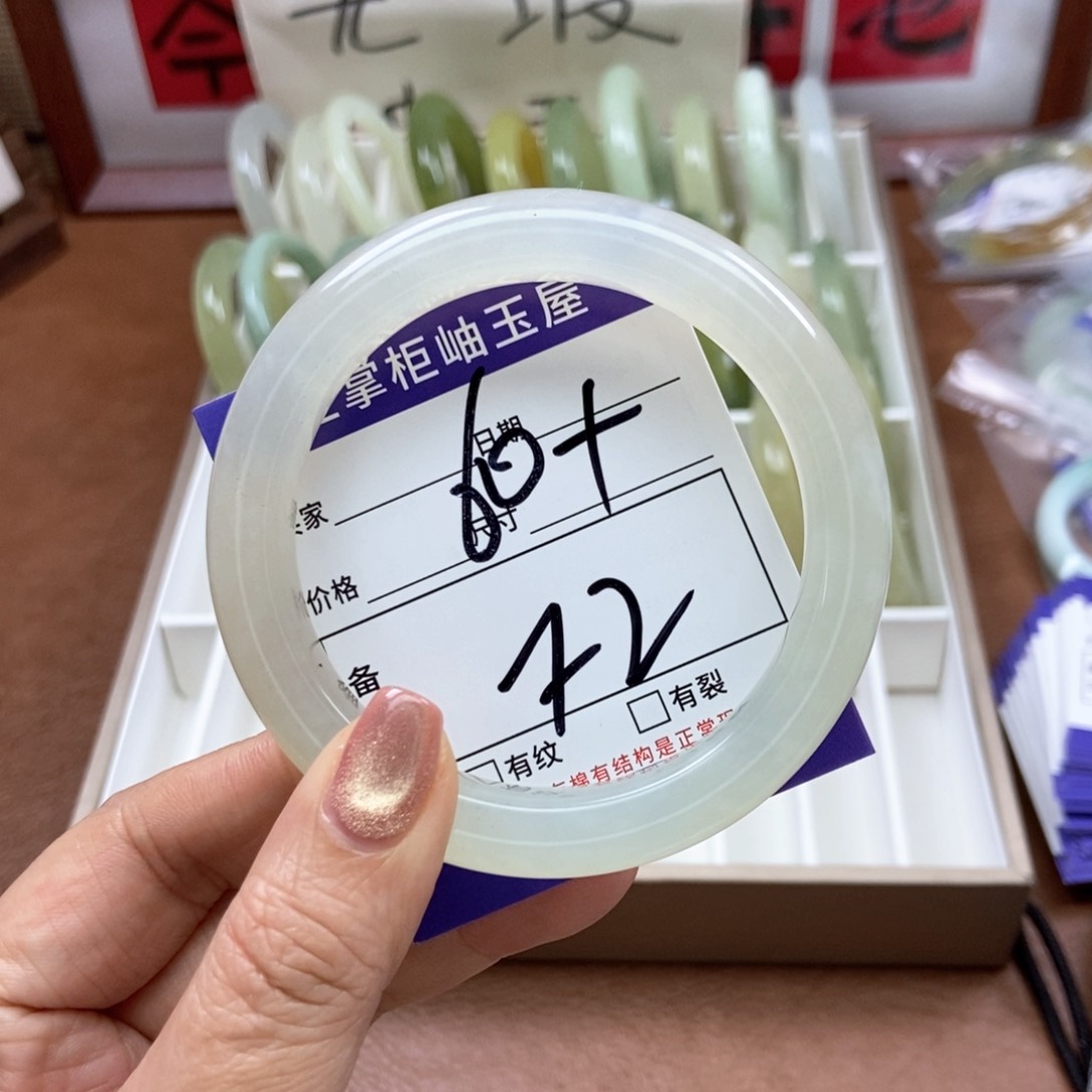 岫玉手镯手镯未镶嵌