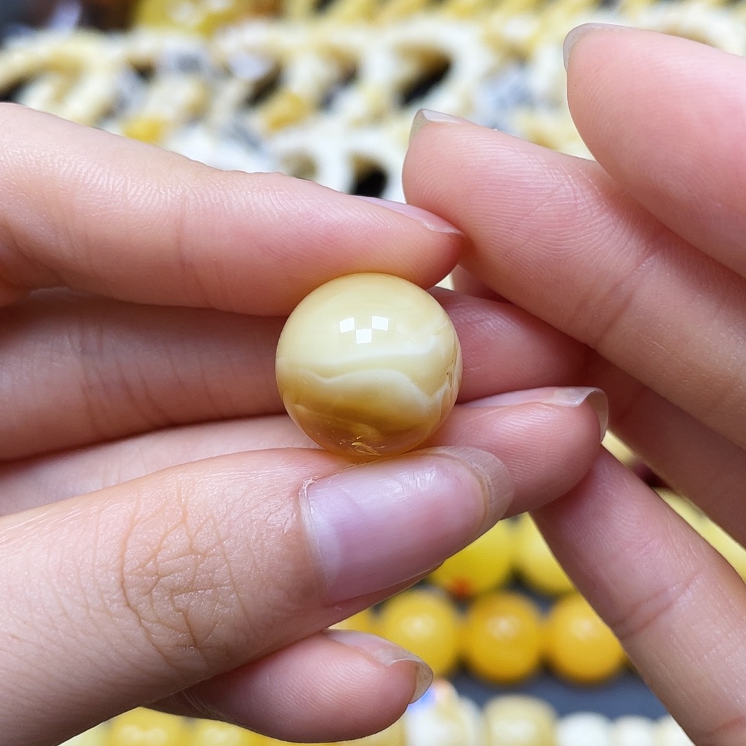 未镶嵌蜜蜡裸石圆珠15.9mm瑕