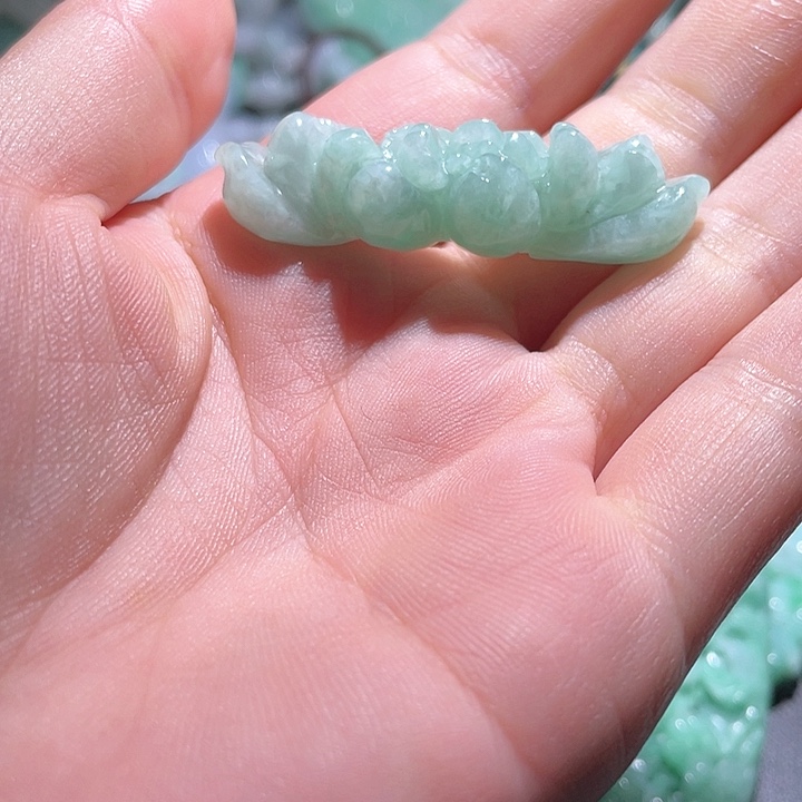 翡翠未镶嵌颈饰天