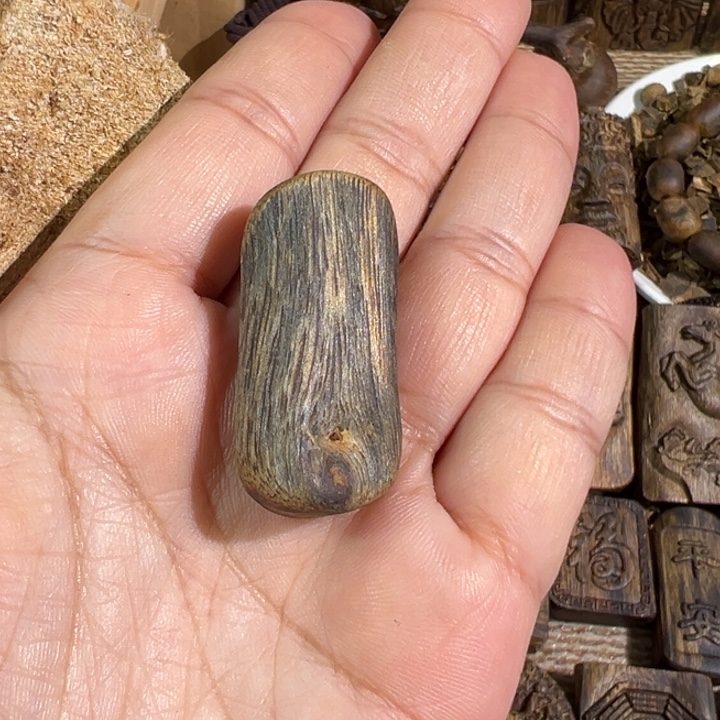 沉香碎屑沉香绿棋楠沉香牌4.7克