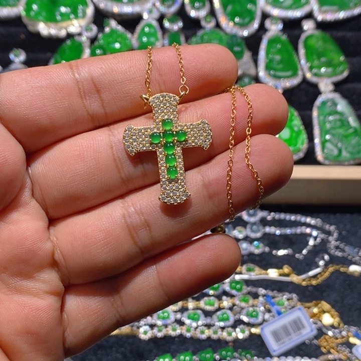 翡翠颈饰未镶嵌天然A货翡翠