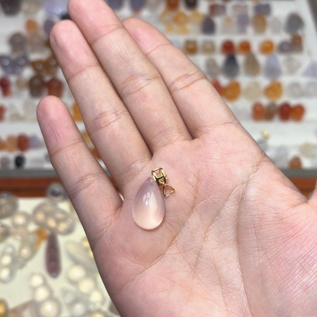 玛瑙/玉髓颈饰未镶嵌爱****?