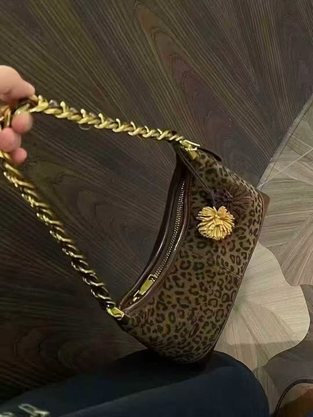 288-5710款真皮百搭单肩包      CSZ