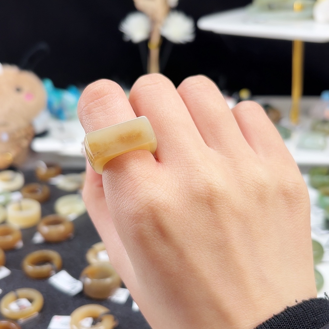 和田玉未镶嵌戒指P133糖色飘糖花马鞍16.7不退换