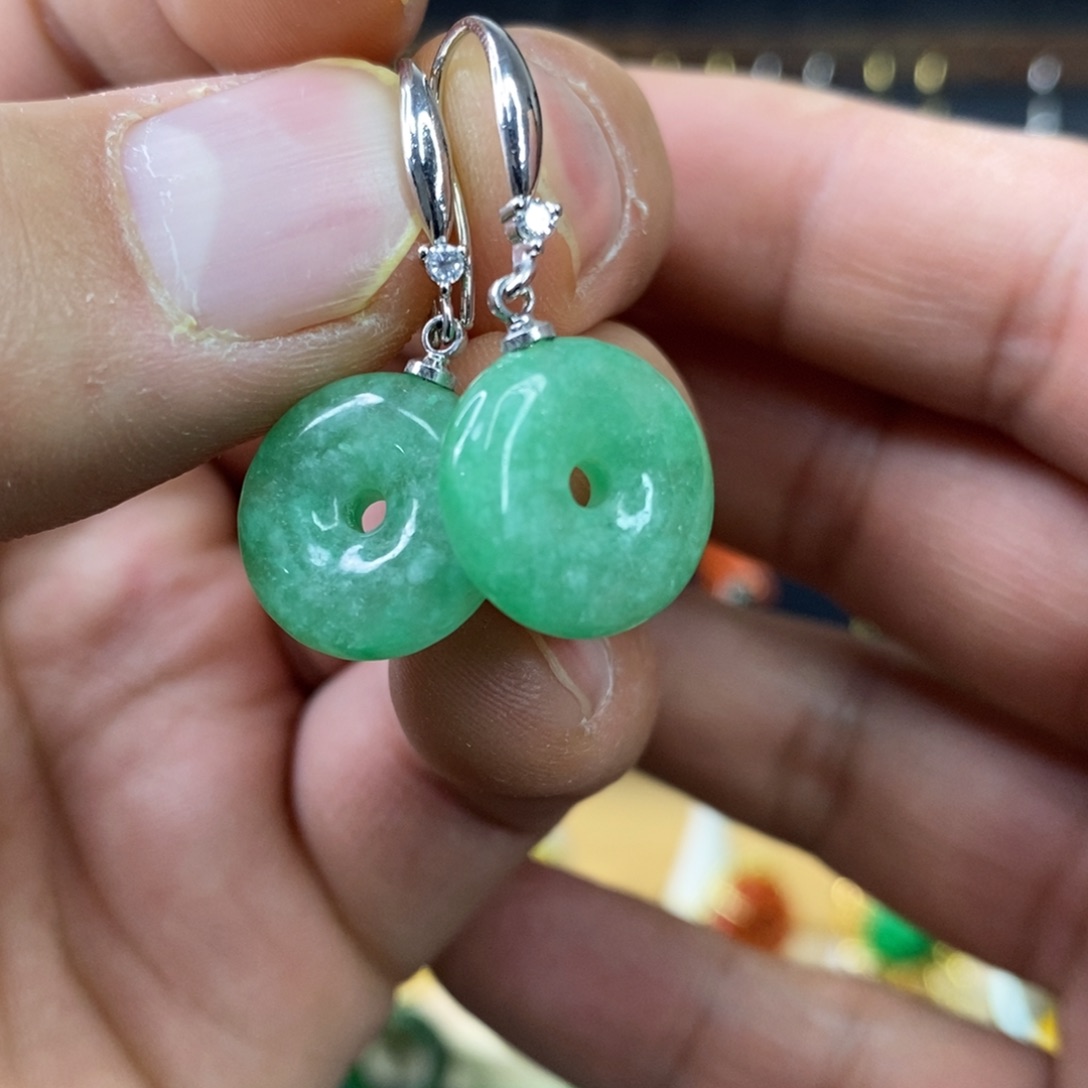 颈饰未镶嵌翡翠耳饰