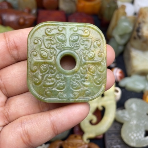 蛇纹石玉未镶嵌颈饰112