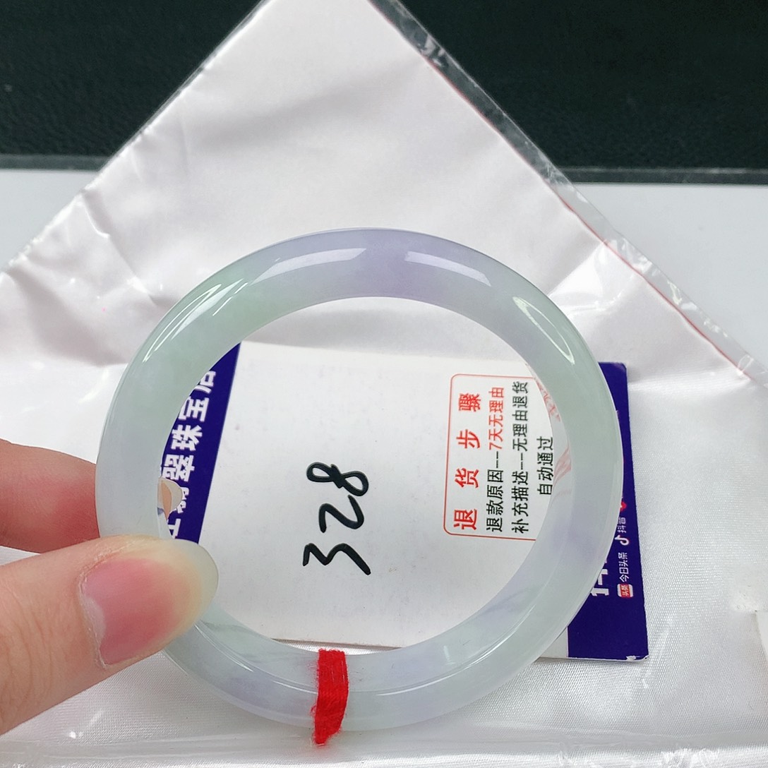 翡翠手镯未镶嵌翡翠