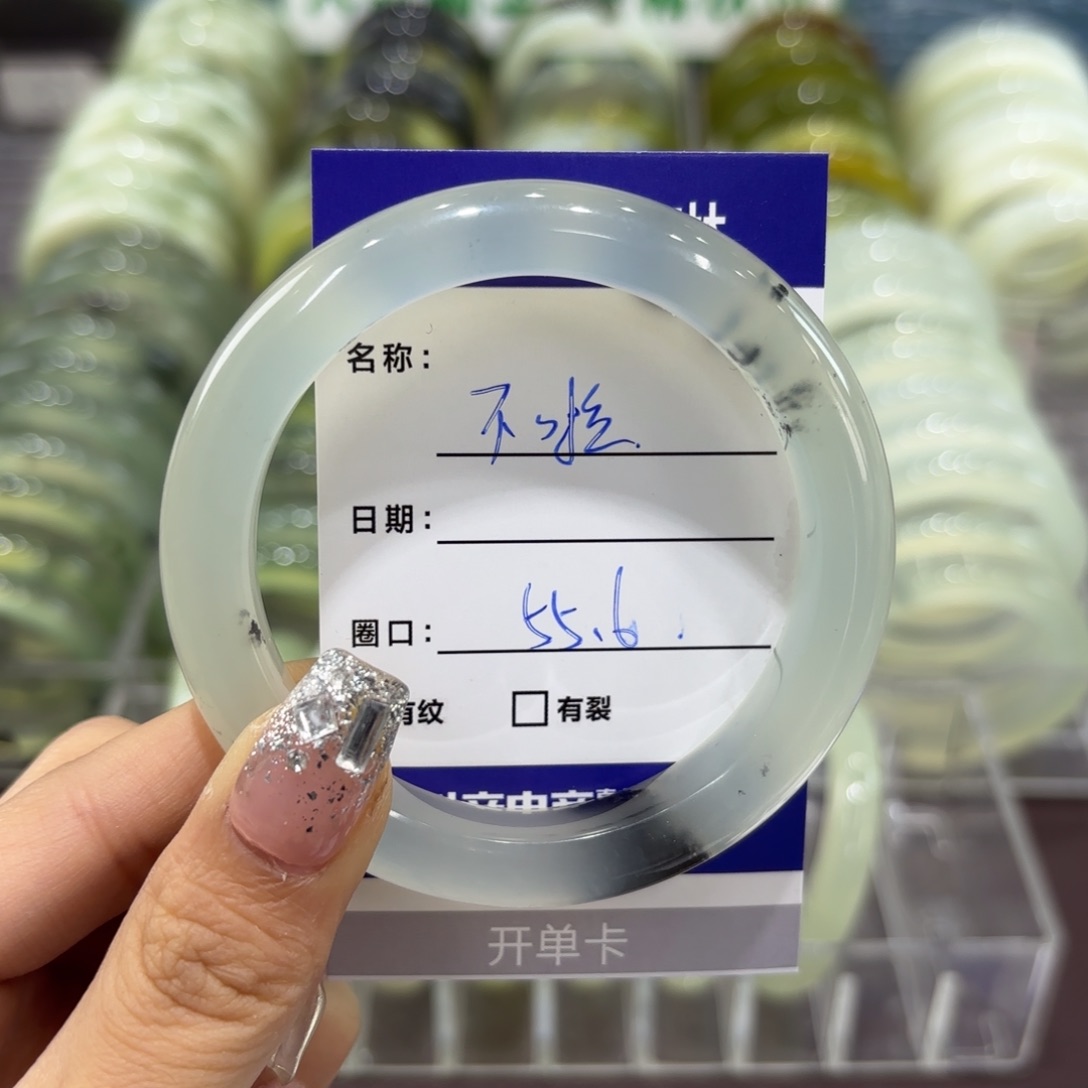 岫玉手镯未镶嵌不**.天然岫玉