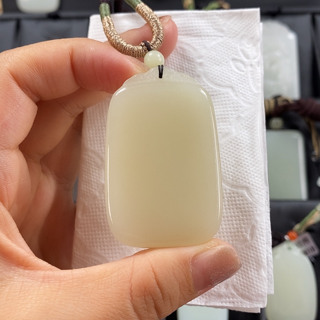 雨***漏和田玉未镶嵌颈饰