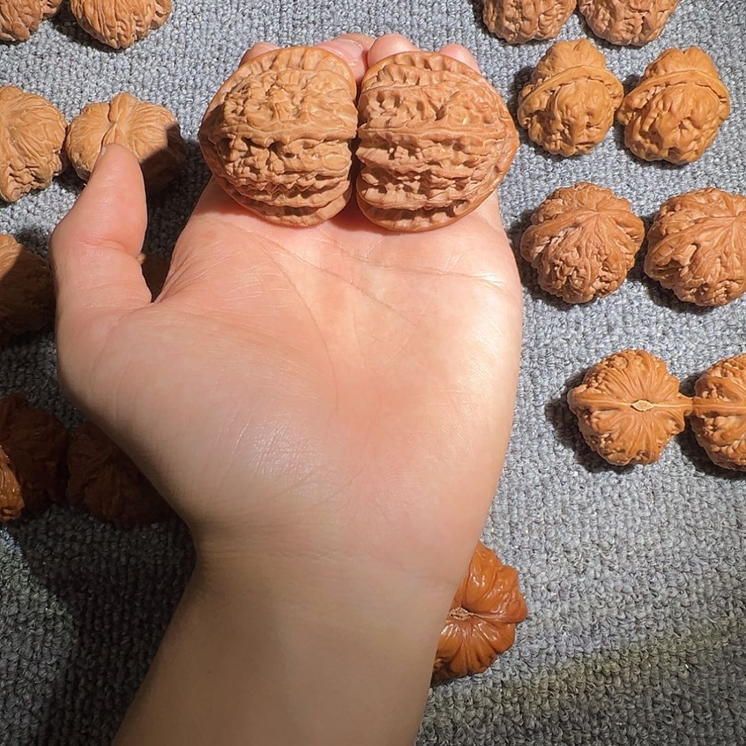 划***痕文玩核桃吊坠角白