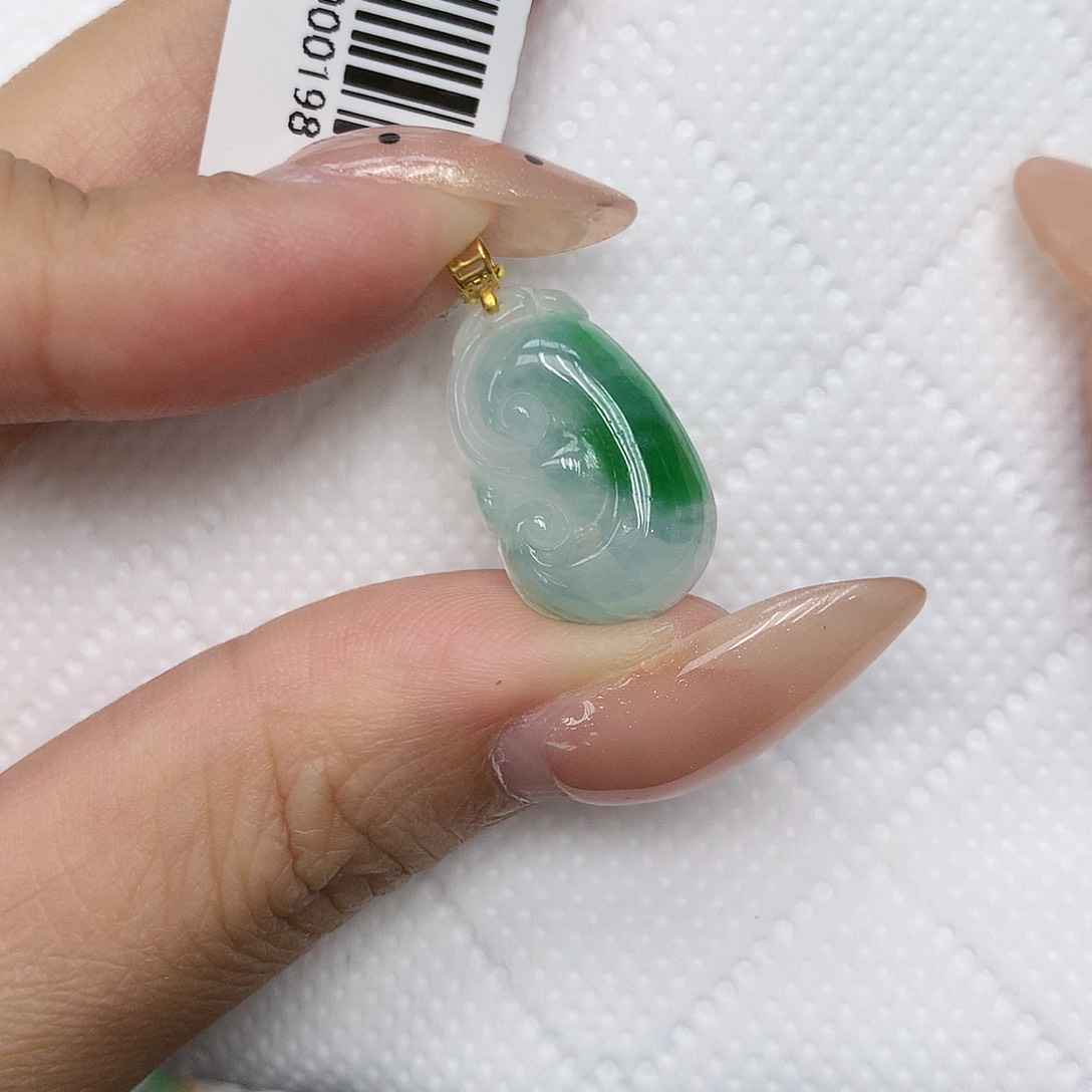 颈饰18K金镶嵌翡翠