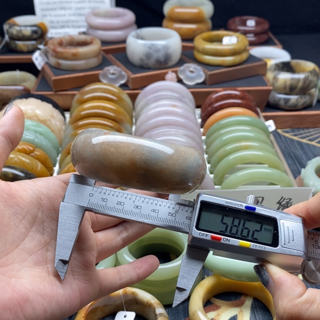 石英质玉未镶嵌手镯