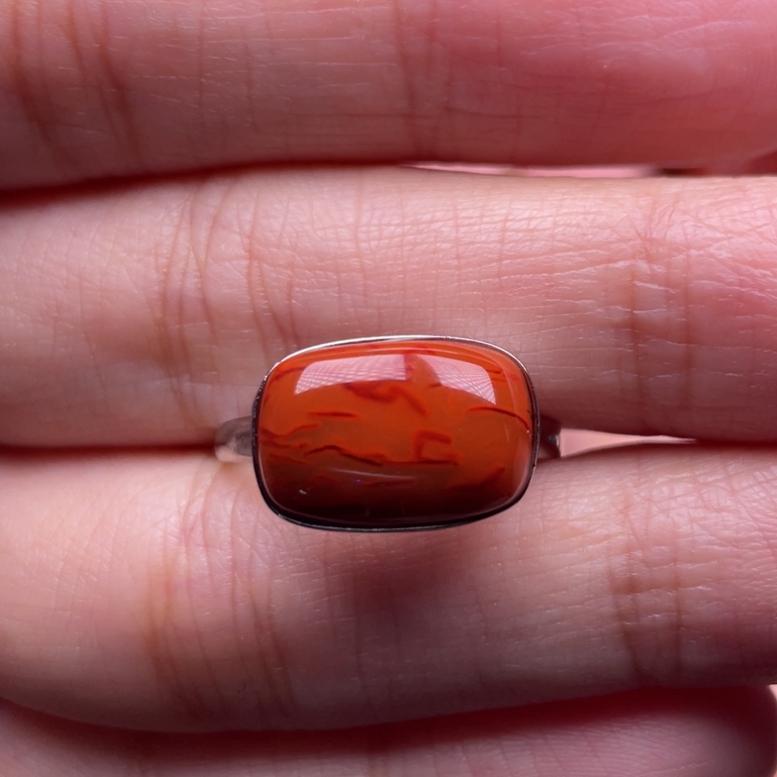 南红玛瑙银S925镶嵌珠宝奇石马鞍戒