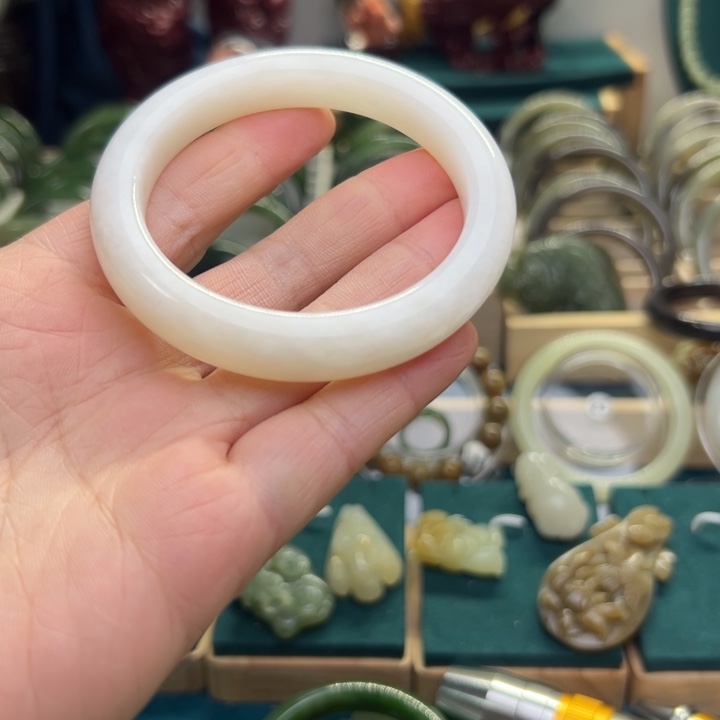 和田玉手镯未镶嵌57.3圈围H208