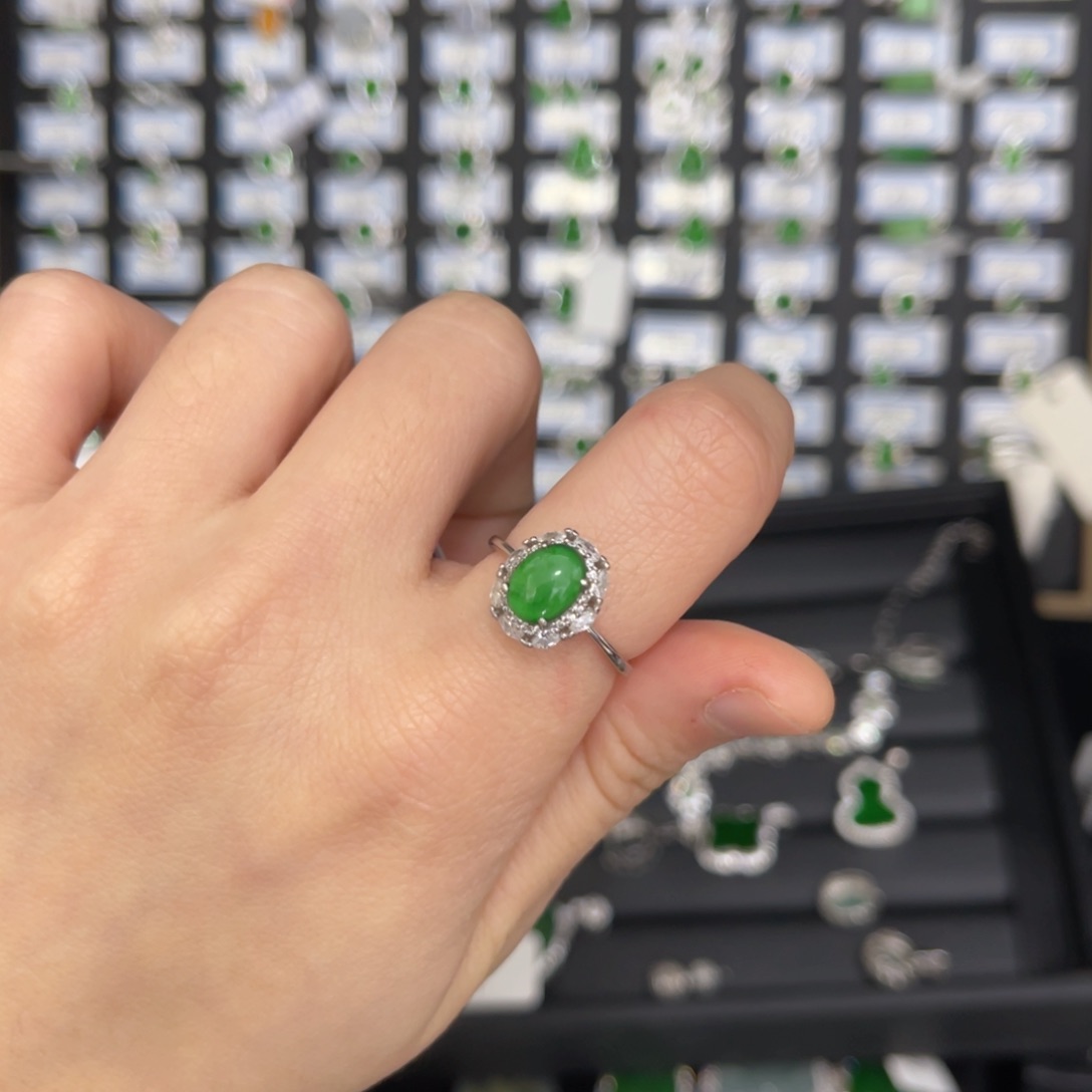 翡翠戒指银S925镶嵌翡翠戒指