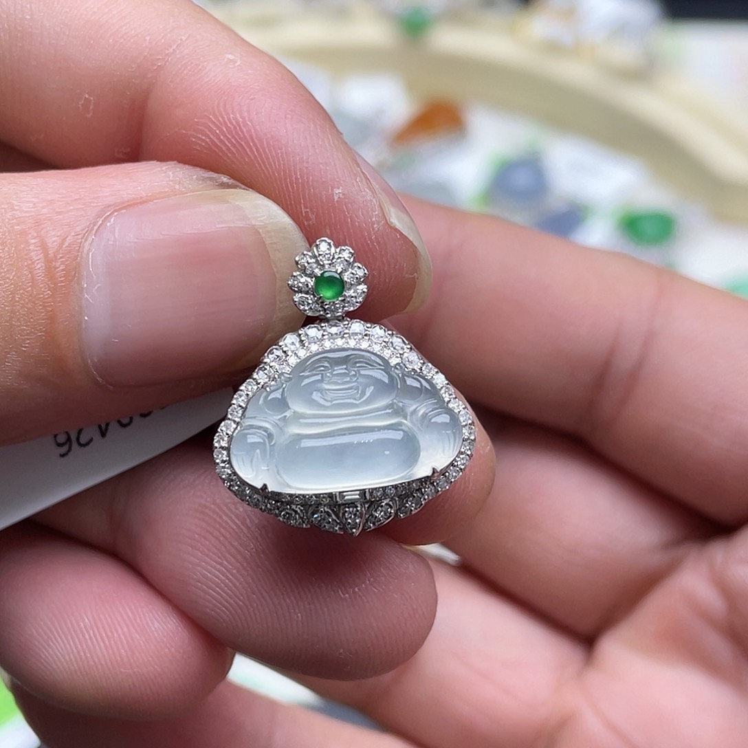 翡翠18K金镶嵌颈饰回流