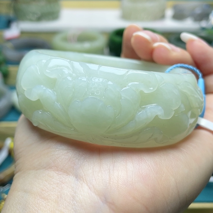 和田玉手镯58+圈口。编号53未镶嵌