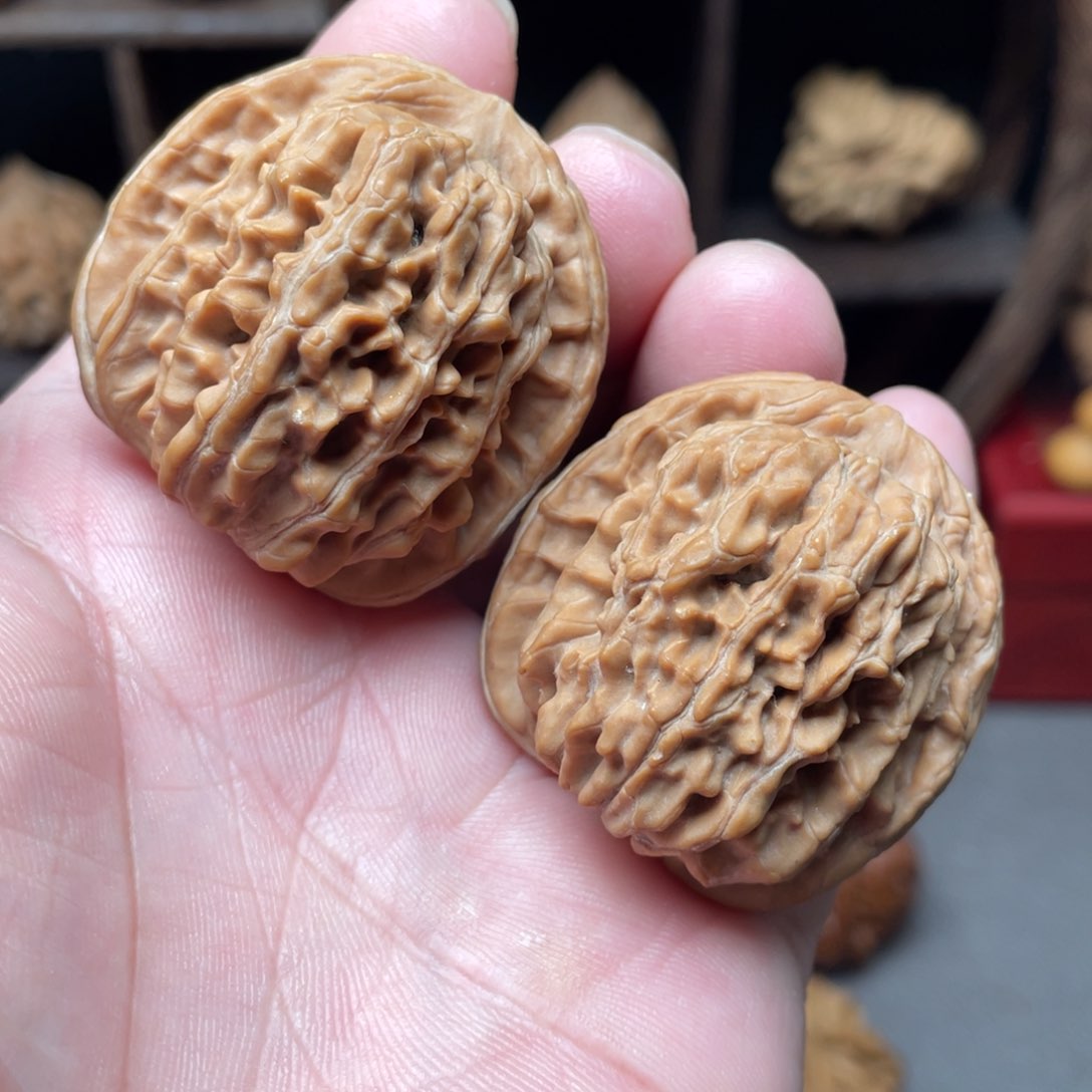 桃核把件40全品山地楼