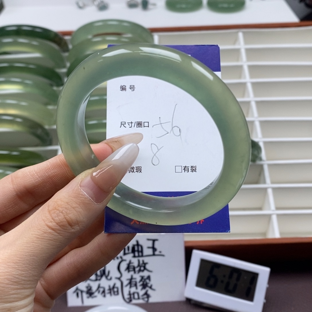 蛇纹石玉手镯未镶嵌