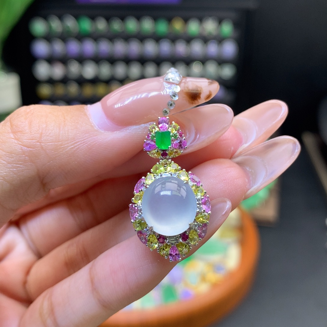 翡翠18K金镶嵌颈饰