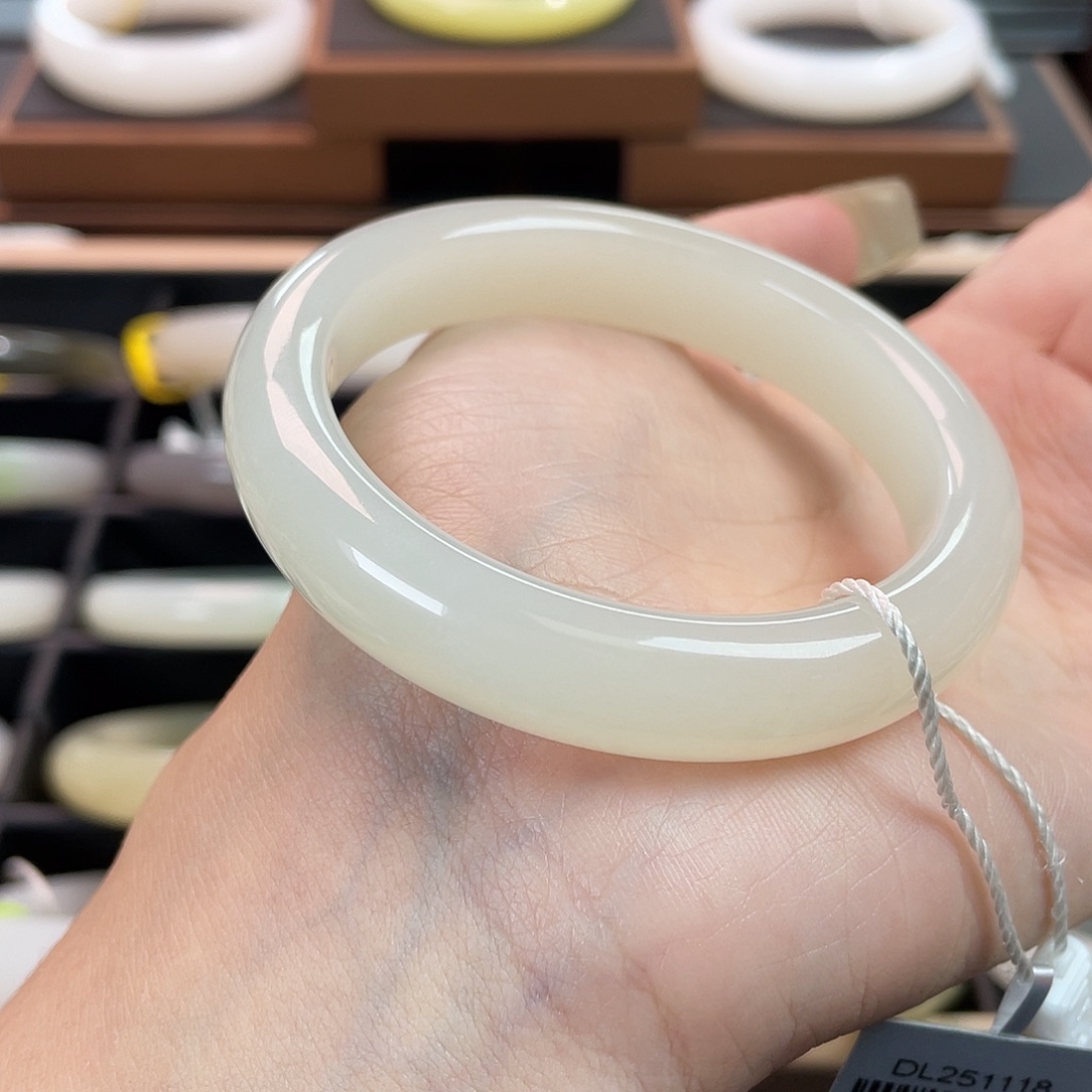 和田玉未镶嵌手镯荔枝白微棉