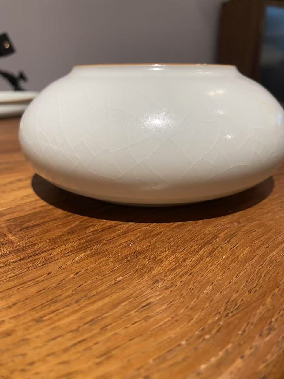 汝月白釉灯笼水洗