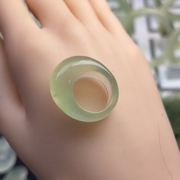 倾***夏蛇纹石玉未镶嵌戒指