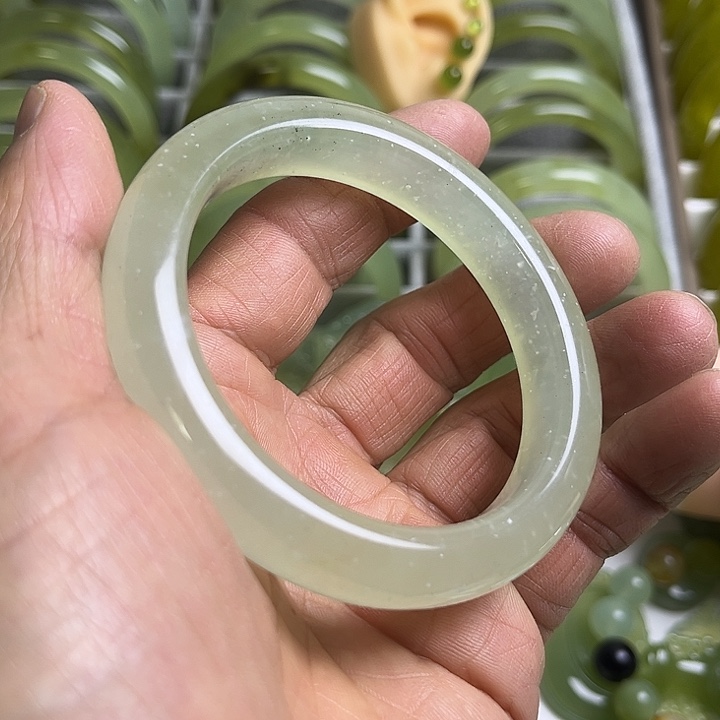 合金蛇纹石玉颈饰