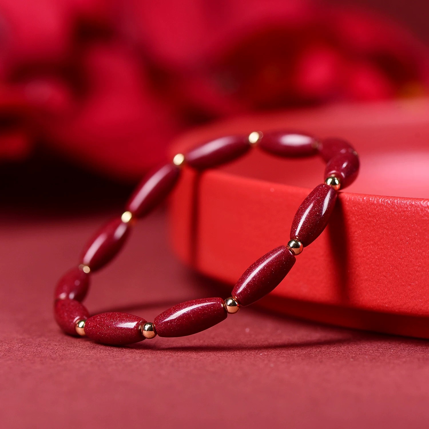 含辰砂工艺品含辰砂工艺品时尚女款朱砂米粒珠手链