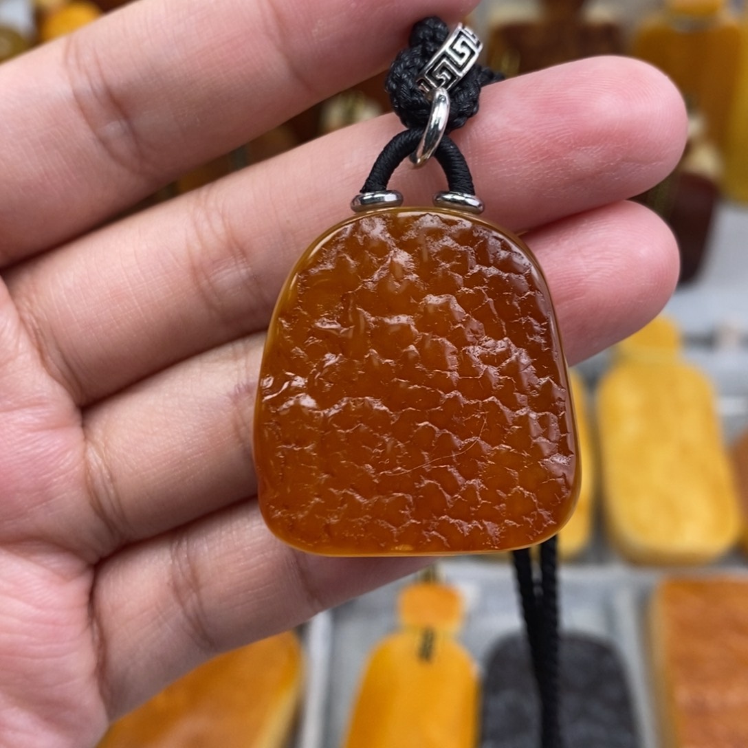 琥珀吊坠(赠链)未镶嵌
