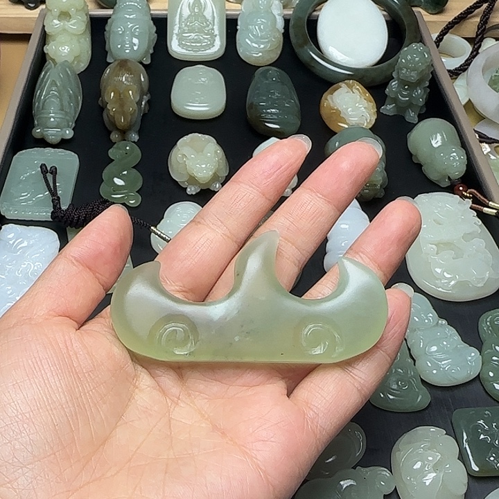 2***寒岫玉未镶嵌笔搁飘花