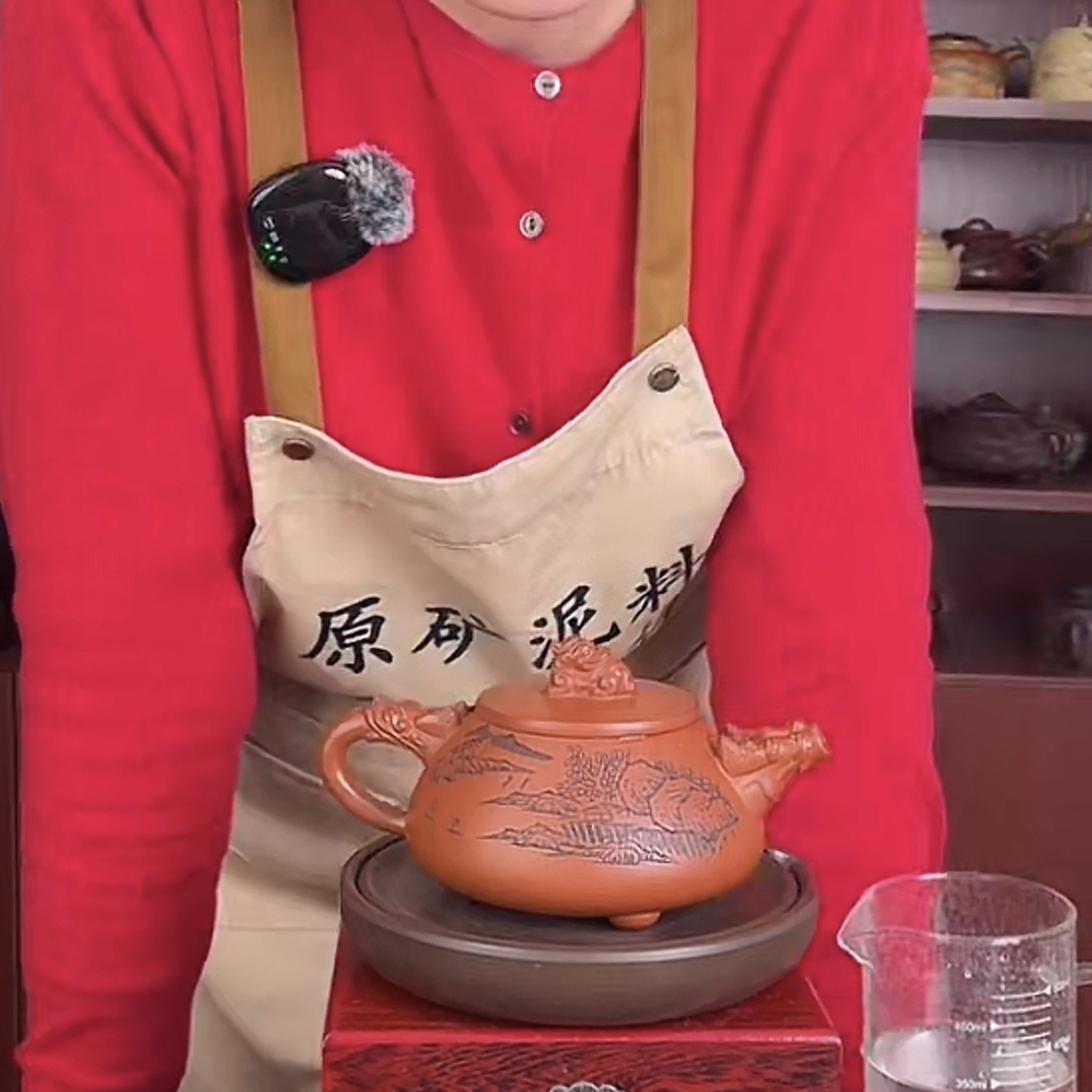 宜兴红皮龙瑞兽龙头刻绘石瓢紫砂壶