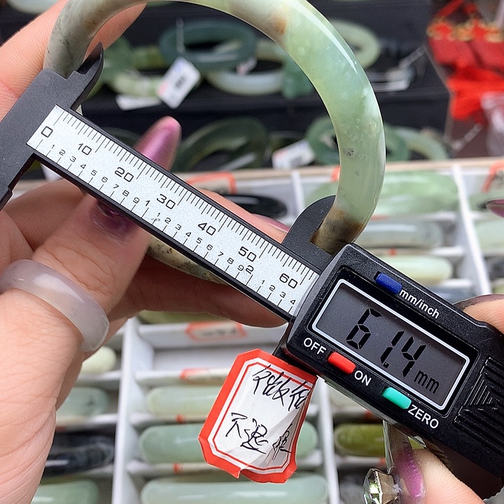 蛇纹石玉手镯未镶嵌896