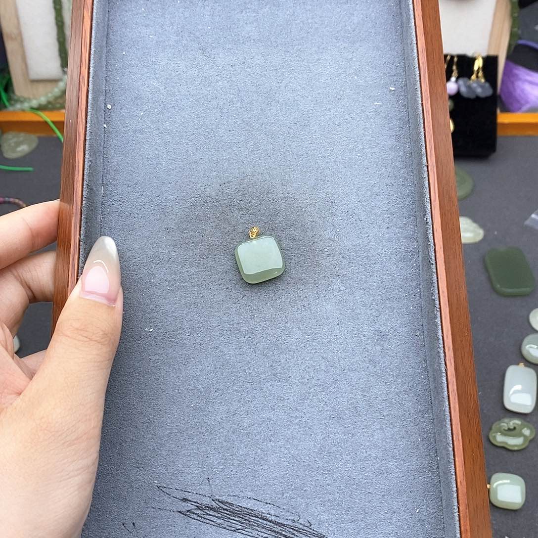 和田玉18K金镶嵌吊坠(不含链)良*缘