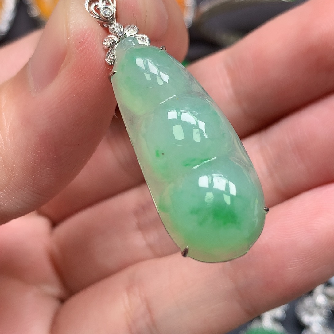 翡翠18K金镶嵌颈饰