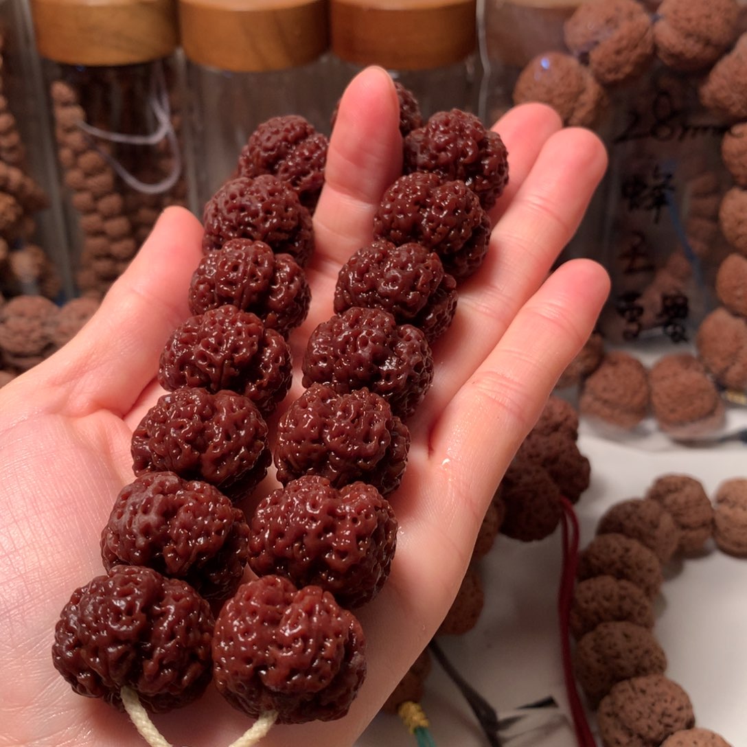 吊坠金刚菩提拉钩肉梅花微黄22mm