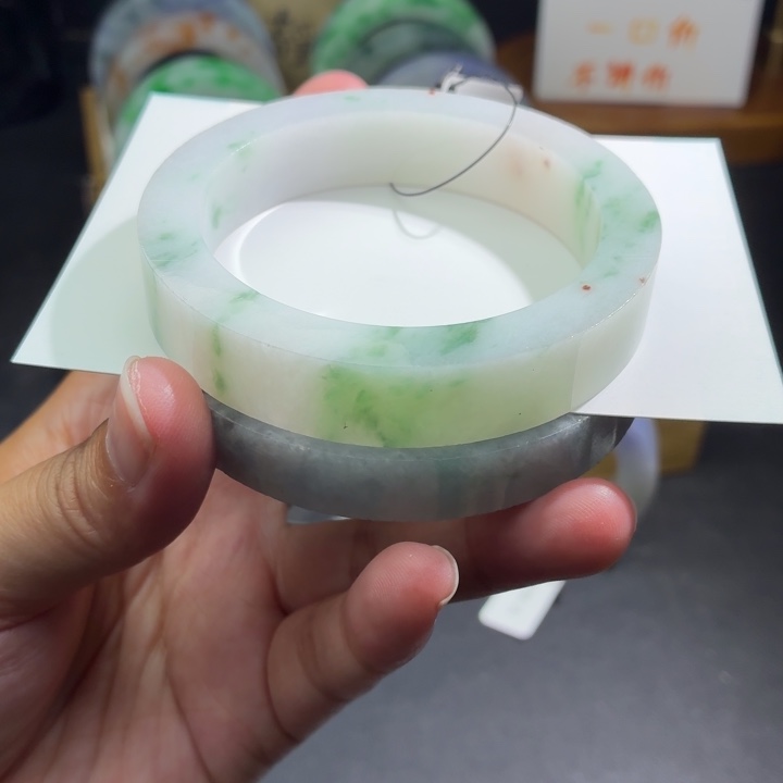 定制翡翠未镶嵌翡翠手镯