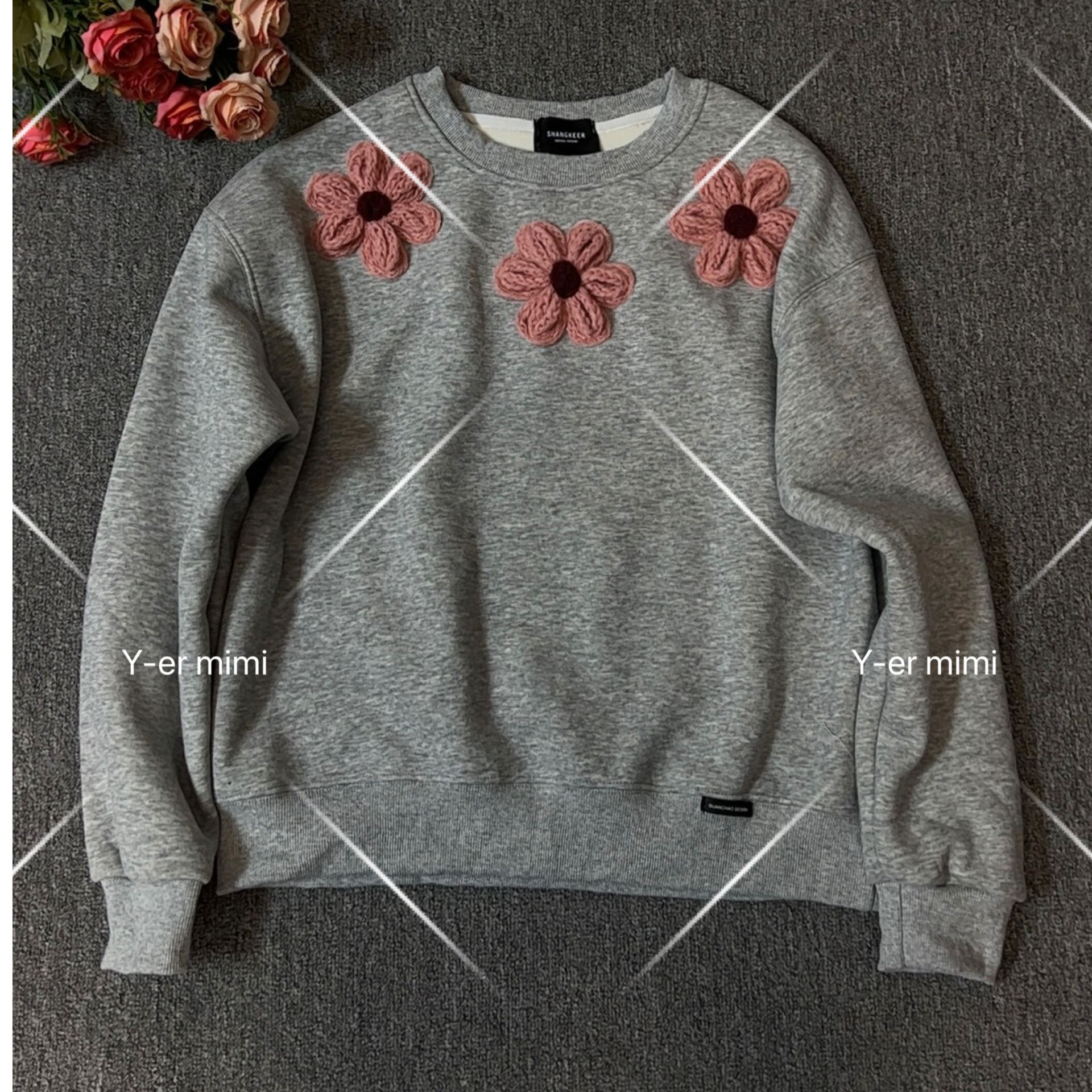 “小花”2025深圳南油高品质显瘦秋冬时尚百搭圆领加绒重工绣花卫衣