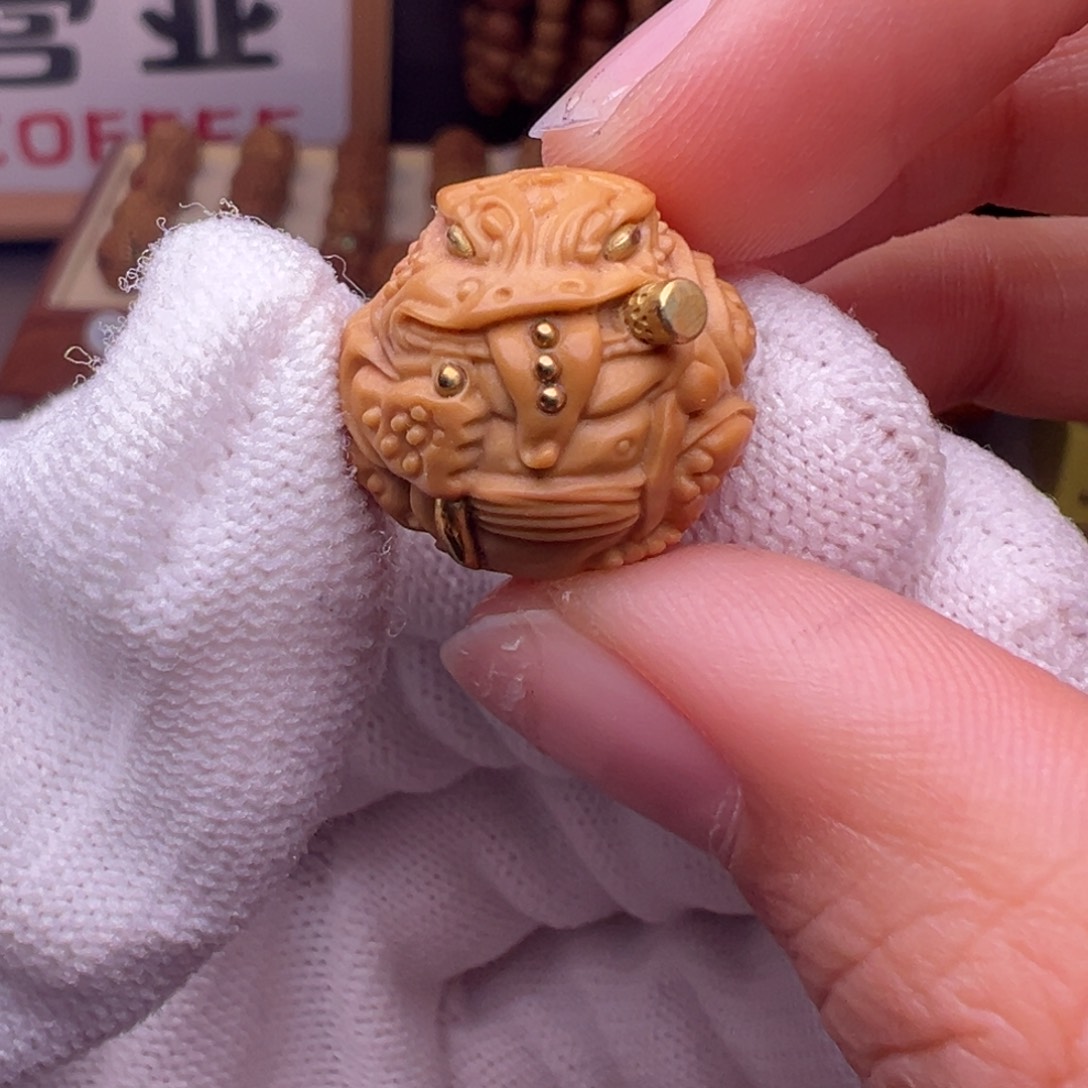 猴头核桃把件镶嵌款蛤蟆大王全品有正常封口线