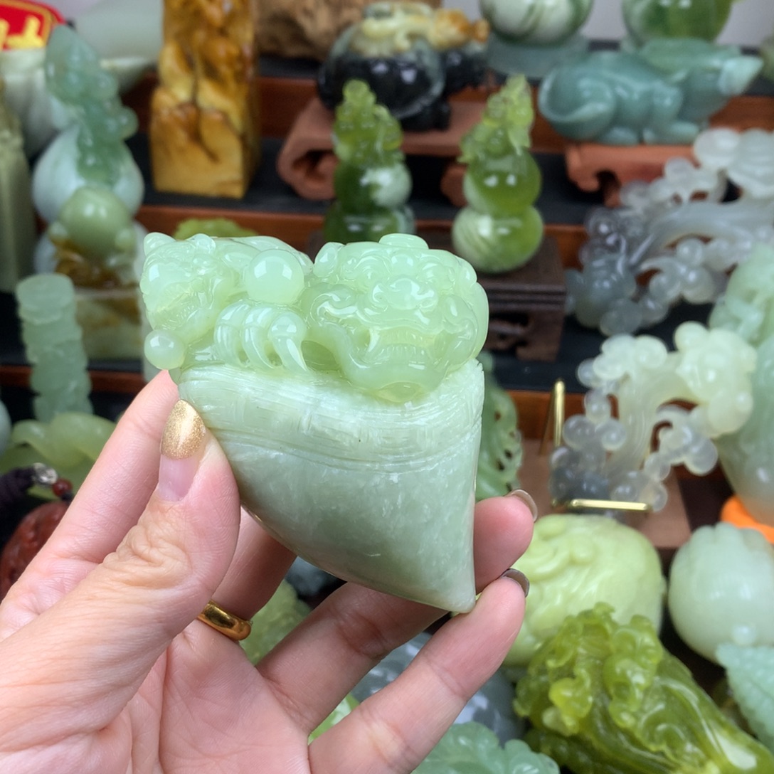 岫玉未镶嵌手把件