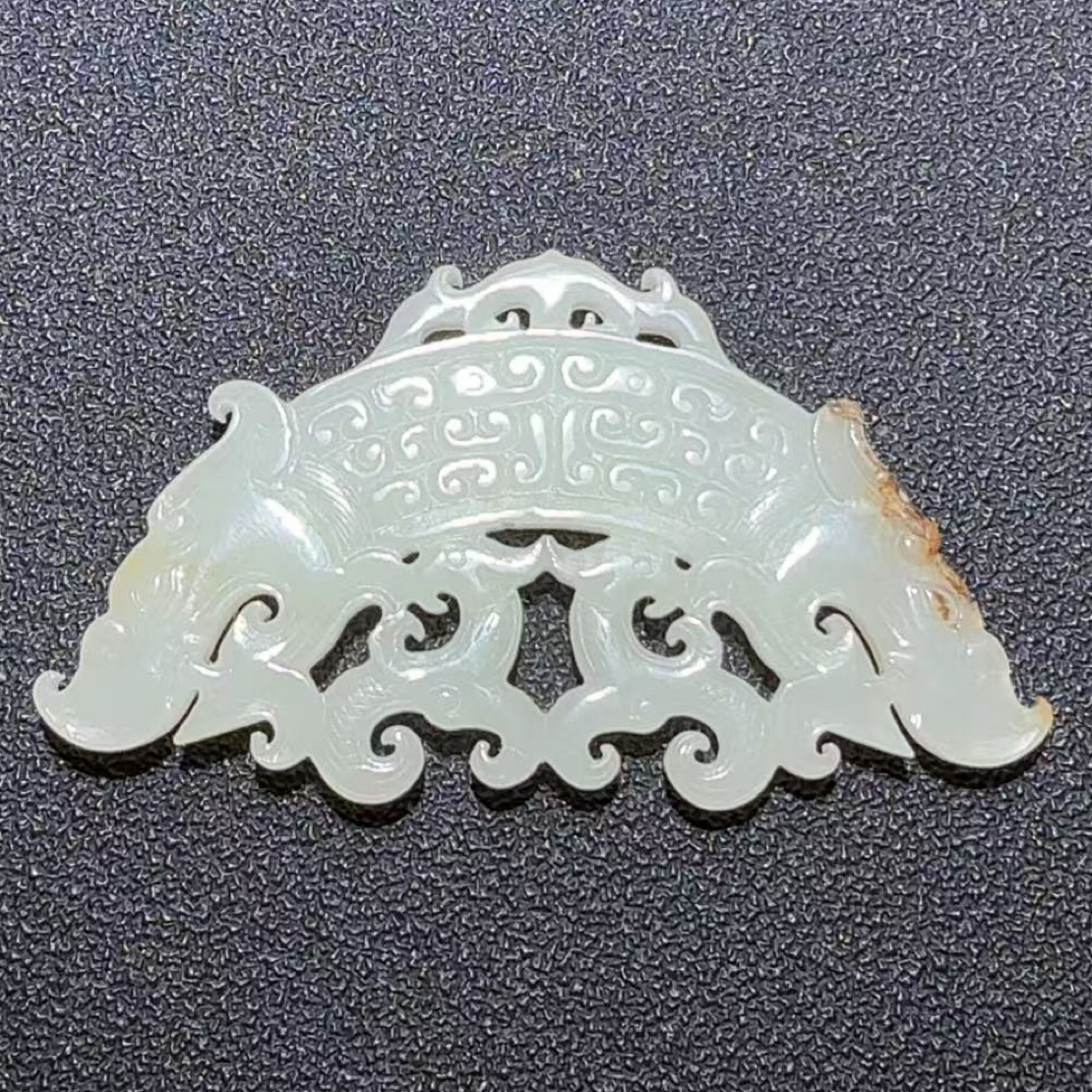 和田玉未项镶玉璜挂件