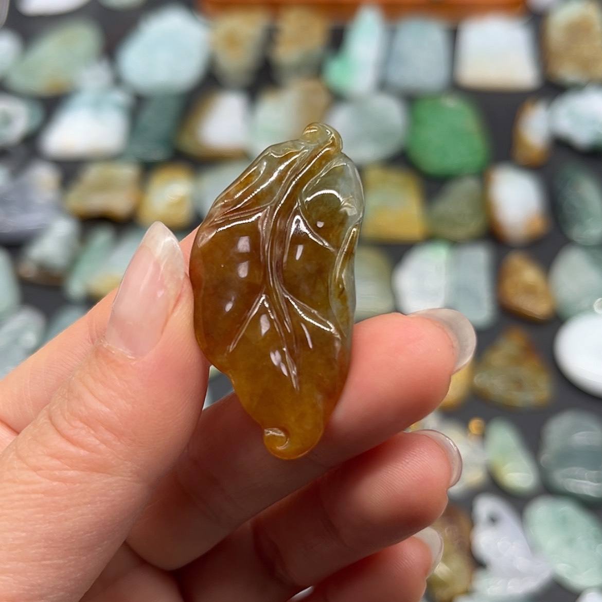 【闪购商品】翡翠颈饰未镶嵌叶子