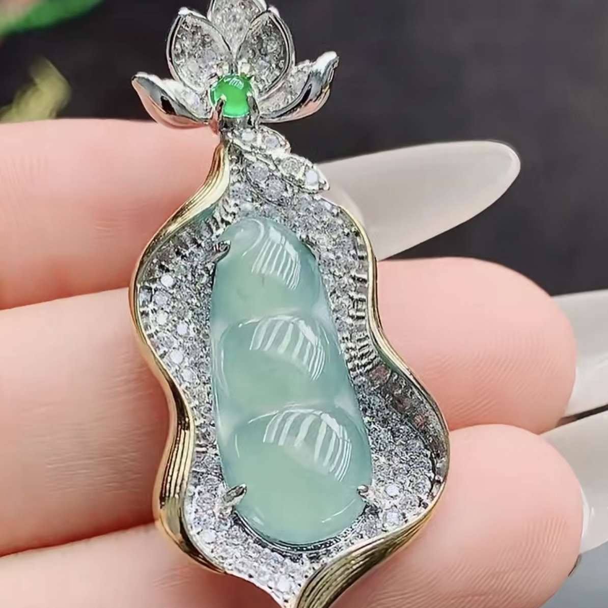 天然翡翠A货冰种福豆