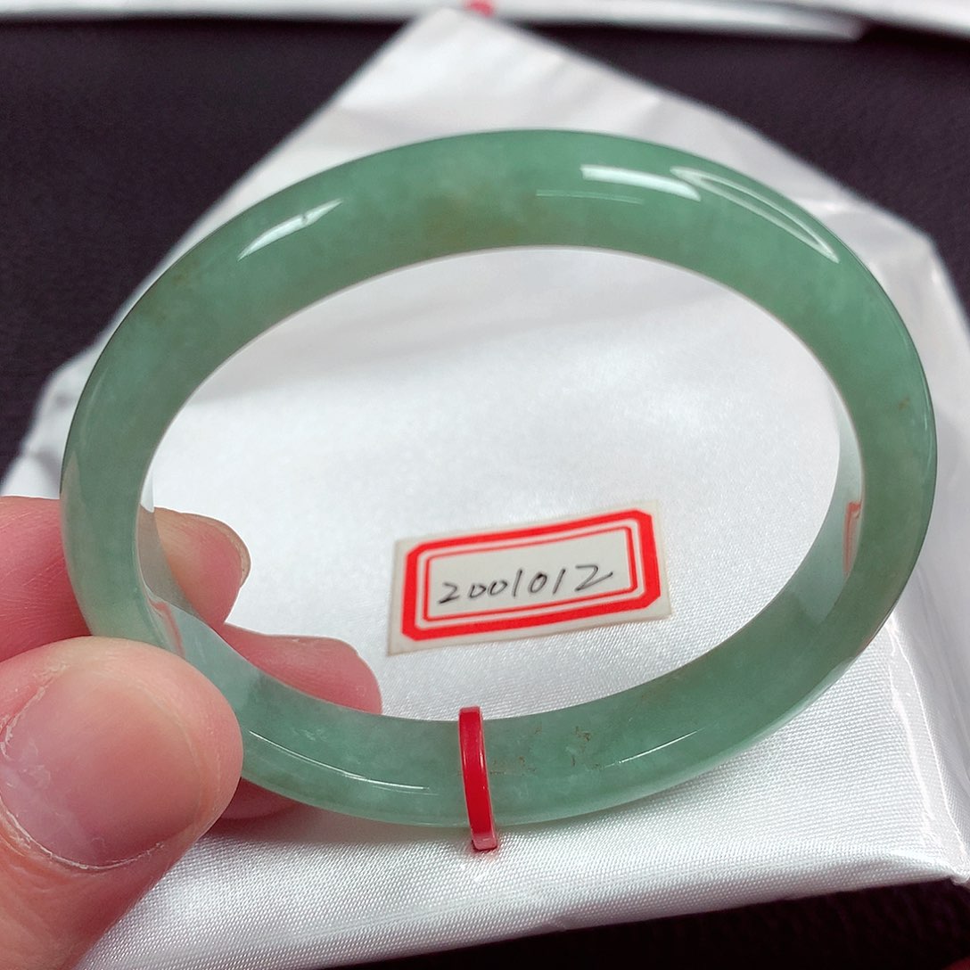 翡翠手镯（圆镯）未镶嵌天然翡翠手镯